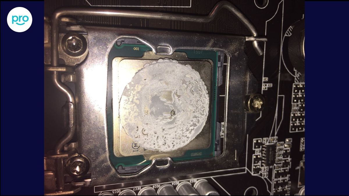Khi keo tản nhiệt bị khô hoặc hết khiến CPU và GPU nóng lên nhanh chóng