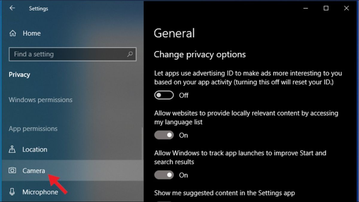 Nhấn vào ô tìm kiếm trên thanh Taskbar, gõ chữ Camera và chọn ứng dụng Camera hiện ra