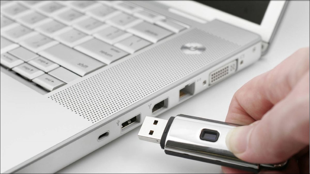 Để truyền file lớn nhanh nhất, bạn nên ưu tiên sử dụng USB-C 