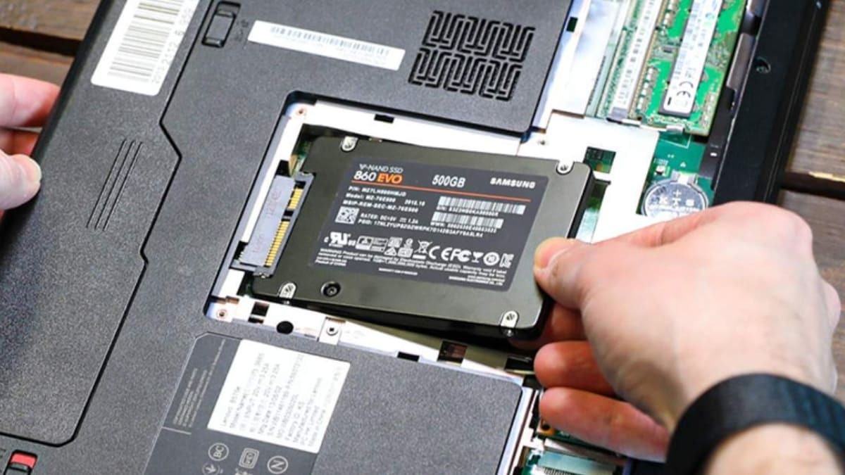 Lấy dữ liệu bằng cách tháo ổ cứng và lắp sang laptop khác