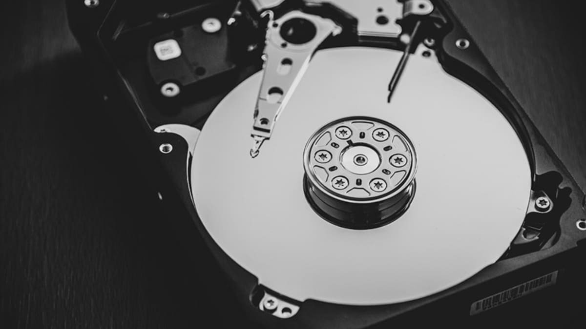 Lấy dữ liệu bằng cách boot từ đĩa cài Windows hoặc CD Linux