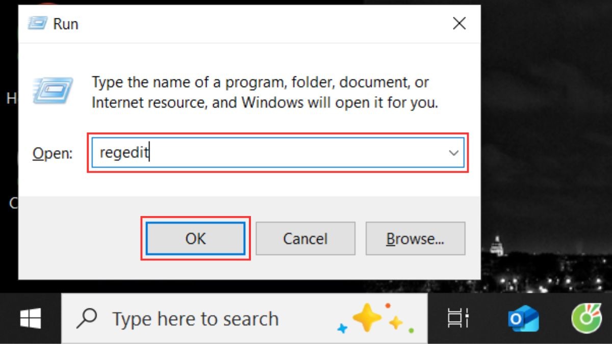 Nhấn tổ hợp phím Windows + R để mở hộp thoại Run, nhập regedit và click OK.