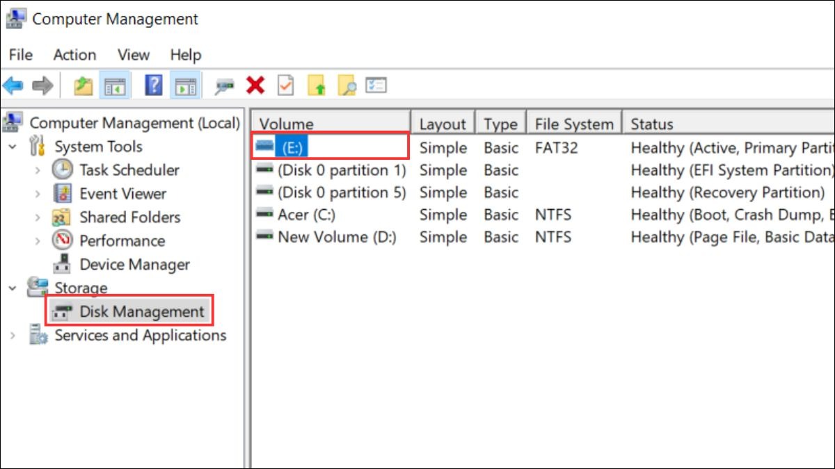 Chọn Disk Management và tìm đến ổ đĩa USB của bạn.