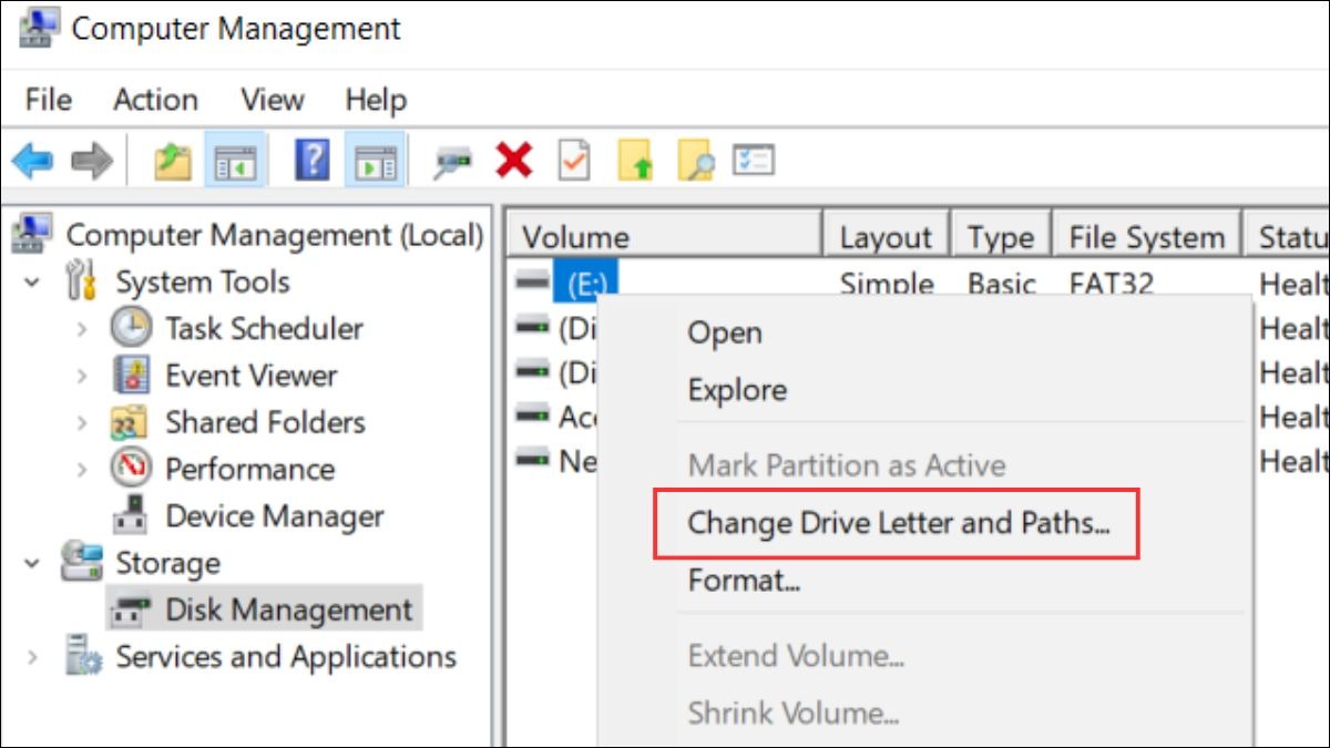 Nhấn chuột phải vào ổ đĩa USB đó và chọn Change Drive Letter and Paths...