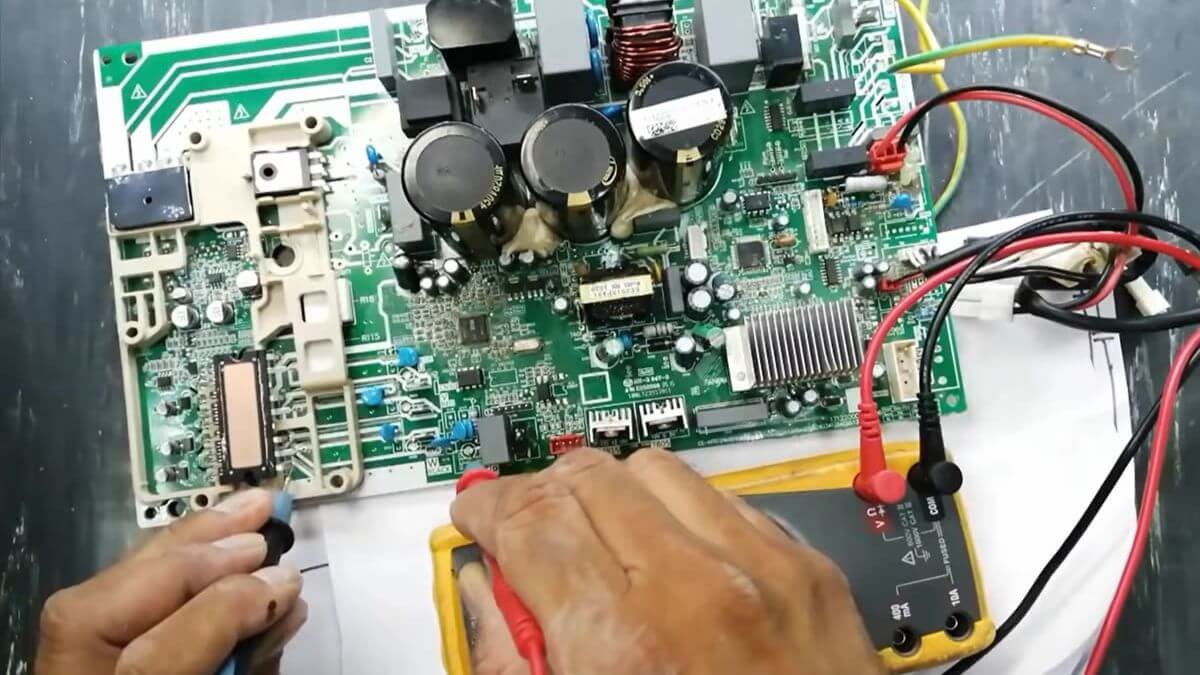 Khi bạn đã thử tất cả các biện pháp phần mềm mà tình trạng lỗi cổng usb laptop vẫn không được cải thiện, bạn nên nhờ chuyên viên thay phần cứng bị lỗi.