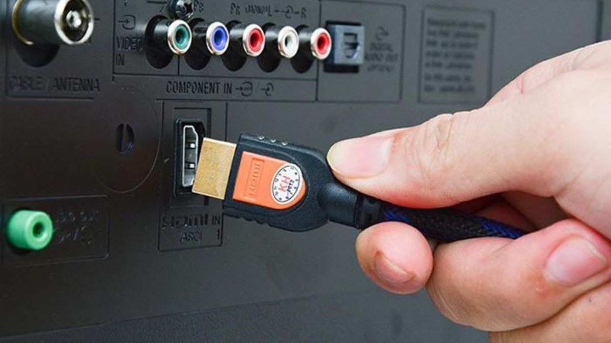 Cắm đầu còn lại vào cổng HDMI trên tivi