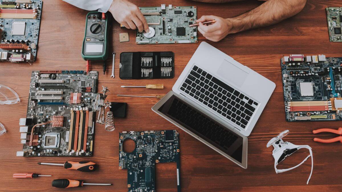 Laptop nóng và sập nguồn thường xuyên cũng có thể dẫn đến hư hỏng phần cứng, gây tốn kém chi phí.