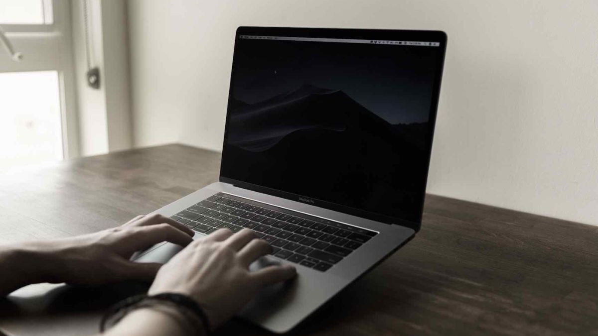 Laptop bị đơ màn hình