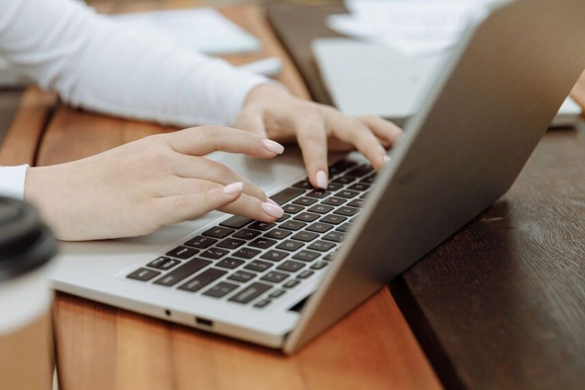 Bàn phím laptop gõ số ra chữ có thể là do bạn chưa thiết lập đúng Bảng mã (Code Page) và Kiểu gõ (Typing Method) trong Unikey