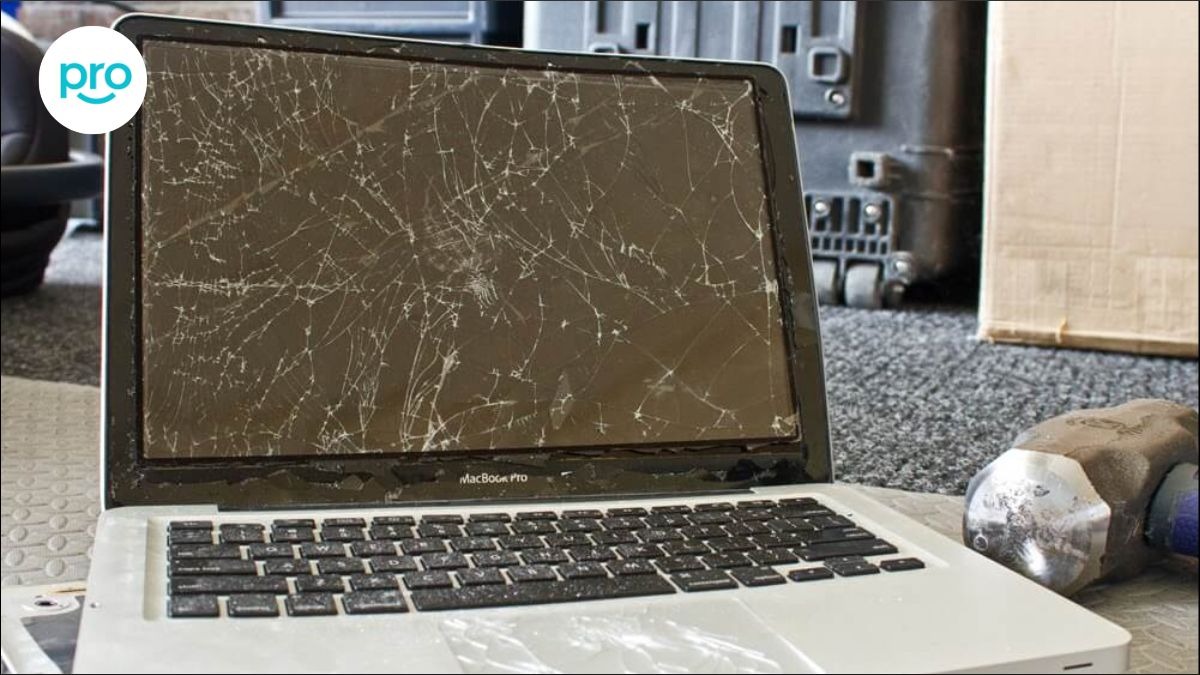 Nên thay màn hình laptop khi bị vỡ, nứt