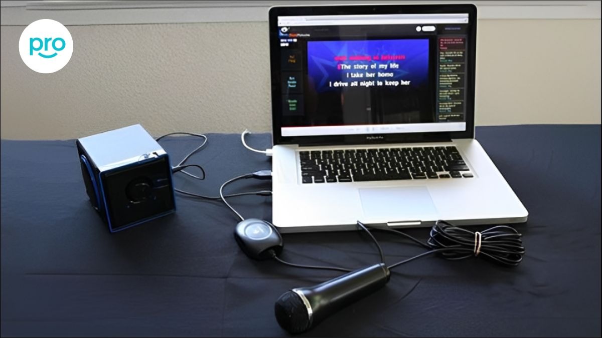 Để hát karaoke trên laptop cần chuẩn bị micro, loa, laptop