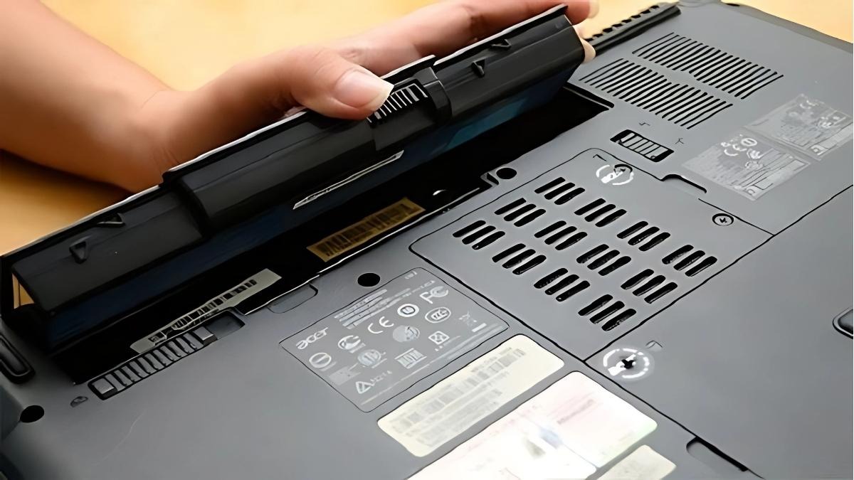 Sau một thời gian sử dụng pin laptop sẽ bị chai