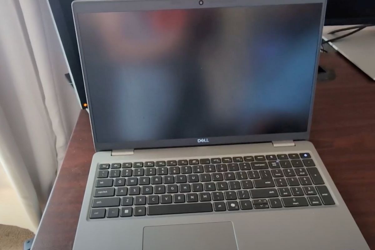 Trải nghiệm bàn phím và touchpad trên Dell Latitude 5550