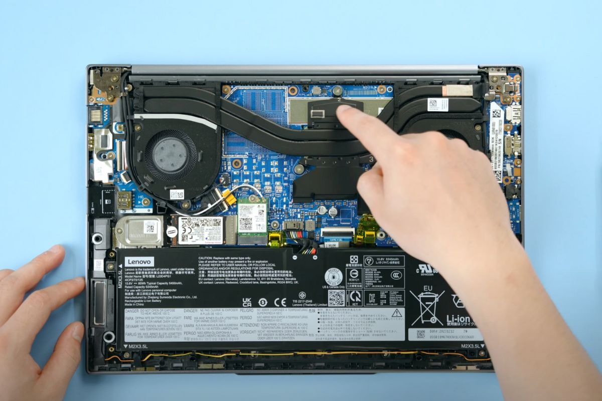 Lenovo ThinkBook 14 G7+ ASP 2025 sở hữu cấu hình mạnh mẽ với bộ vi xử lý AMD Ryzen AI 9 365