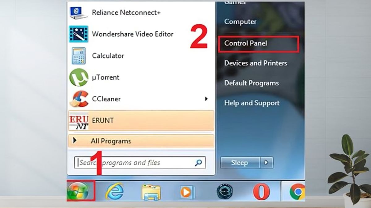 Truy cập Start và tìm chọn Control Panel.