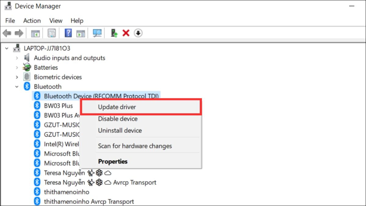 Để cập nhật driver, bạn mở Device Manager, click chuột phải vào driver Bluetooth và chọn Update driver.