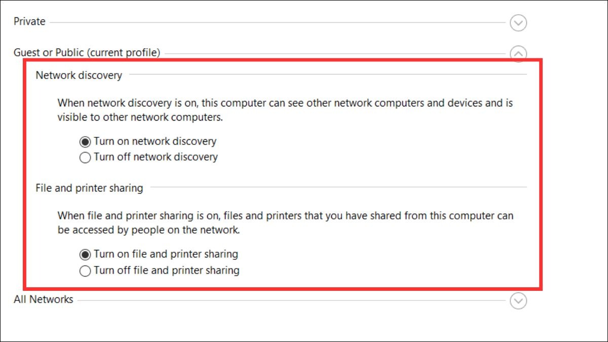 Bật tính năng Network discovery và File and printer sharing.