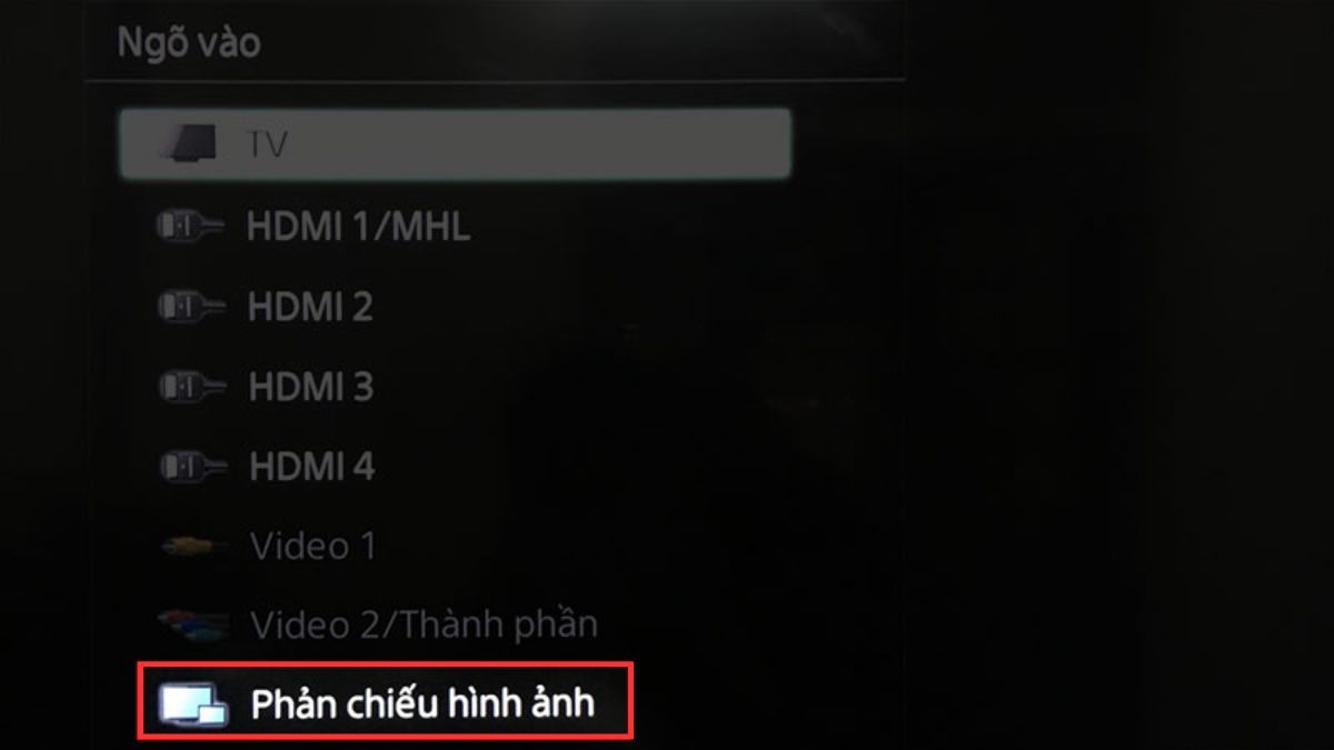 Chọn Phản chiếu hình ảnh (Screen Mirroring) trên giao diện tivi.