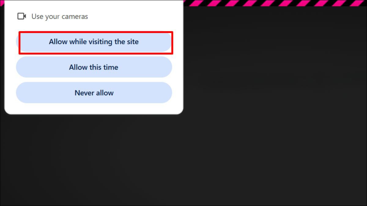Bạn nhấn vào nút Allow hoặc Cho phép để trang web có thể sử dụng webcam trên laptop