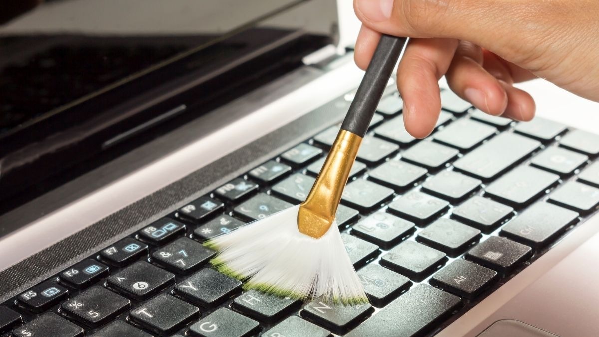 Vệ sinh bàn phím laptop
