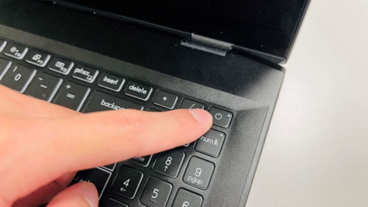 Khởi động lại laptop
