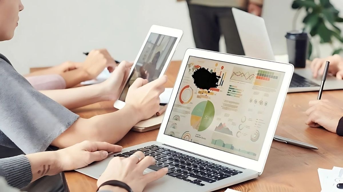 Màn hình bị vỡ, chảy mực là những hư hỏng vật lý nghiêm trọng