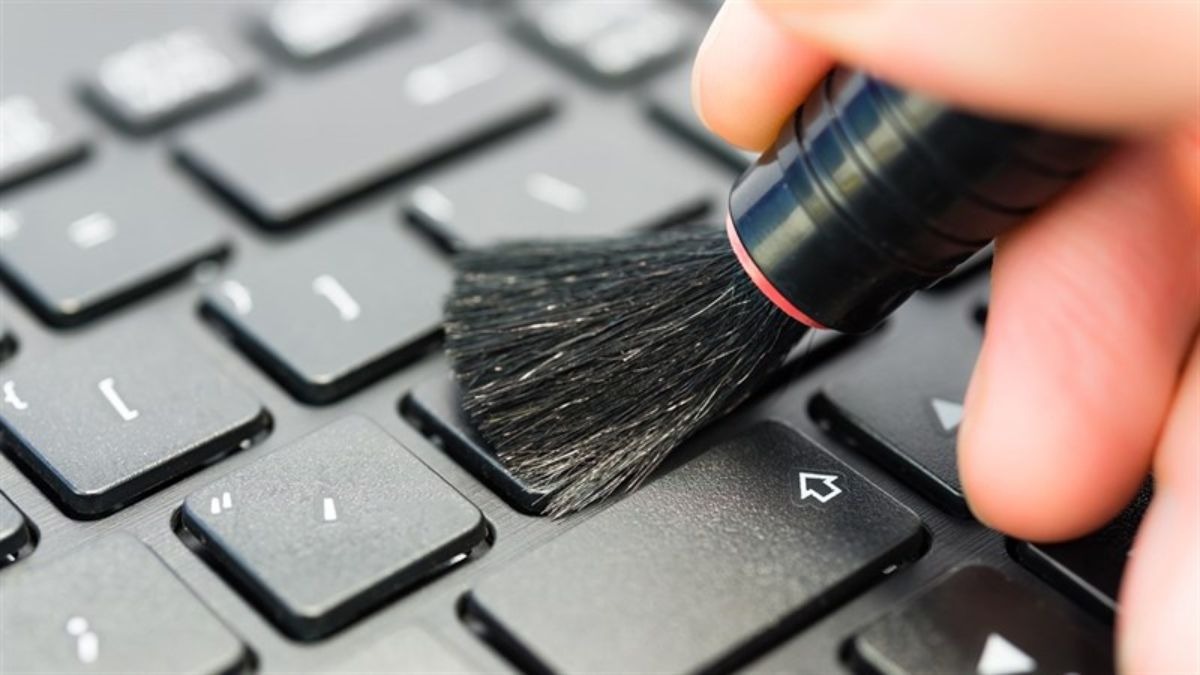 Vệ sinh bàn phím định kỳ