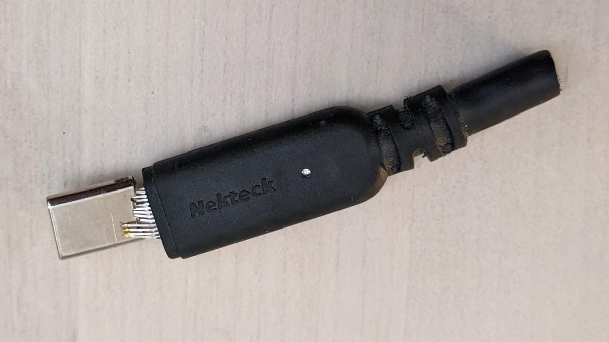 Dây cáp USB bị hỏng, lỏng hoặc tiếp xúc kém.