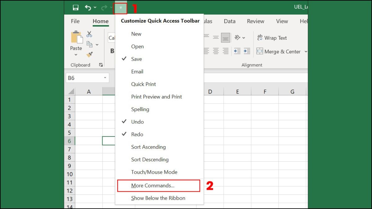 Nhấp vào mũi tên xổ xuống ở cuối Quick Access Toolbar rồi chọn More Commands....