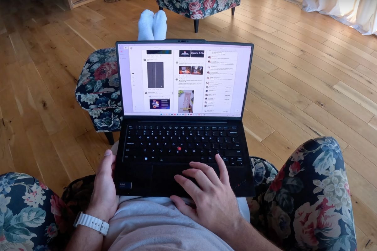 Màn hình của ThinkPad X1 Carbon Gen 12 không chạy theo xu hướng cấu hình khủng, mà tập trung làm tốt những gì dân văn phòng cần như rõ nét