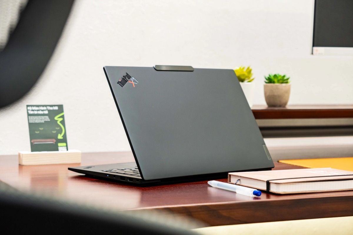 Lenovo ThinkPad X1 Carbon Gen 12 sở hữu thiết kế bền bỉ, gọn nhẹ và sang trọng