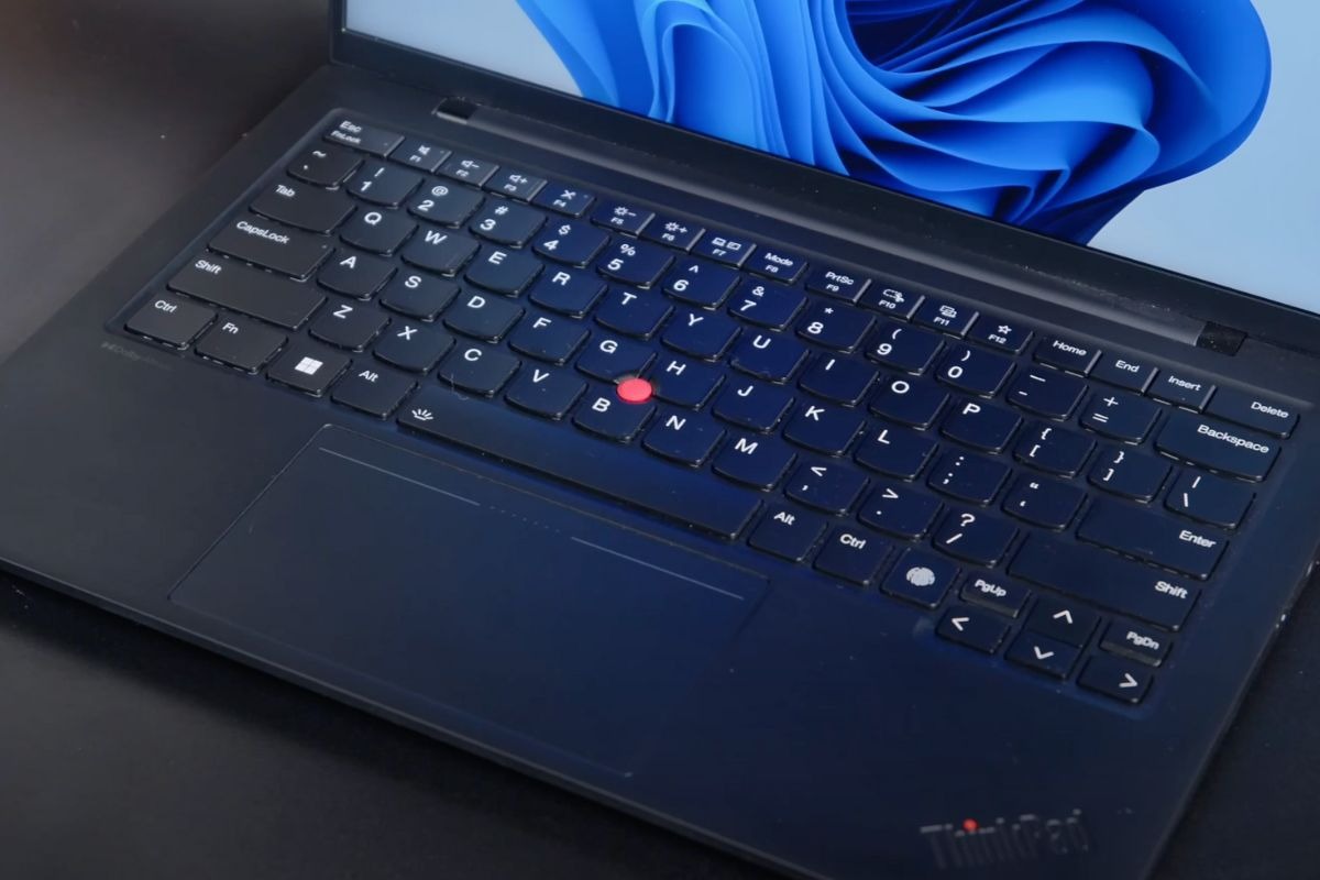 Trải nghiệm bàn phím và touchpad trên Lenovo ThinkPad X1 Carbon Gen 12