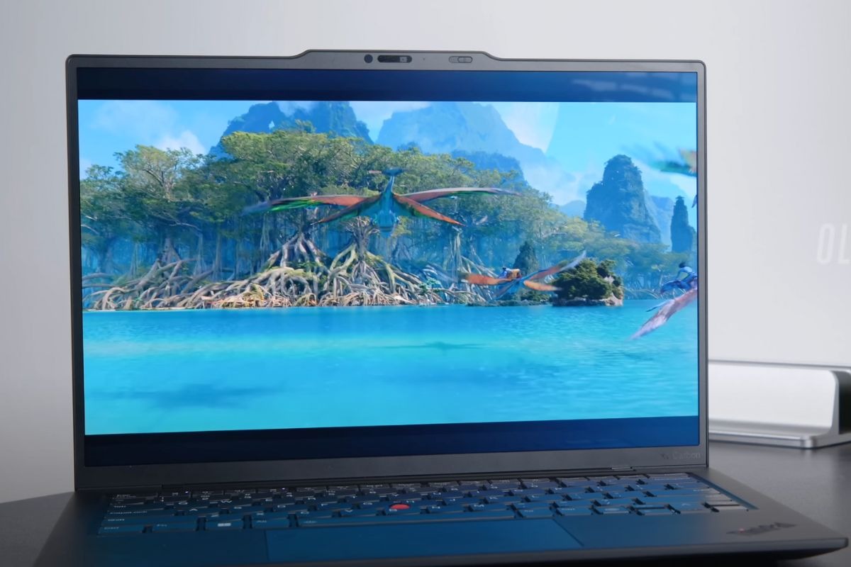 Lenovo ThinkPad X1 Carbon Gen 12 được trang bị màn hình 14 inch