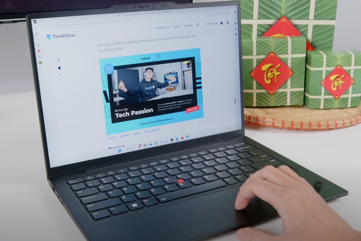 Lenovo ThinkPad X1 Carbon Gen 12 có đầy đủ các cổng kết nối cần thiết