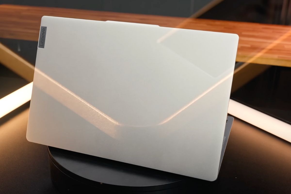 Lenovo IdeaPad Slim 5 14IMH9 sở hữu thiết kế mỏng nhẹ, tinh tế và ấn tượng