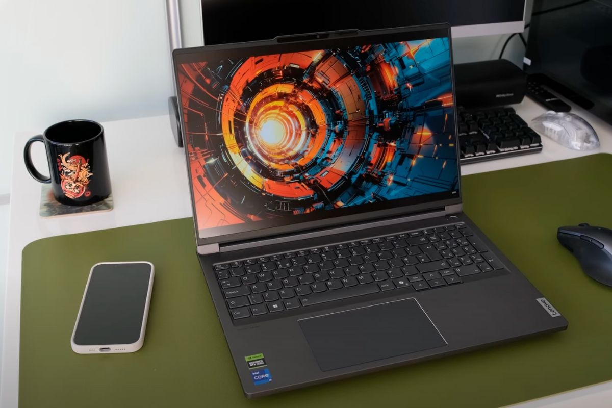 Lenovo ThinkBook 16P G5 có màn hình lớn, sắc nét