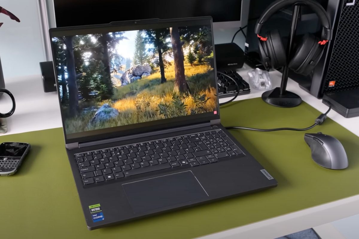 Dung lượng pin 80WHr đủ dùng