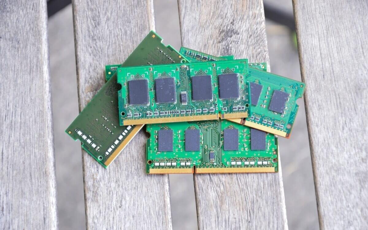 RAM sẽ là nơi lưu trữ những dữ liệu cần thiết cho laptop hoạt động hiệu quả