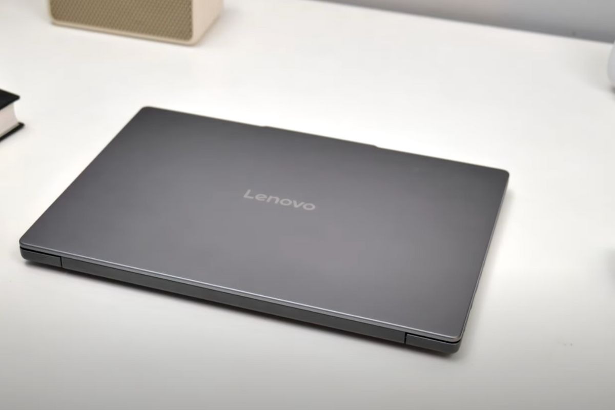 Lenovo IdeaPad Slim 3 sở hữu thiết kế mang tính di động cao, đạt chuẩn độ bền quân đội