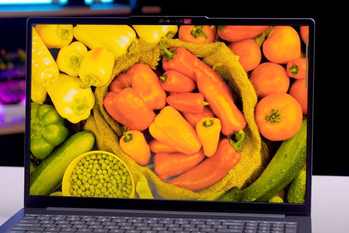 Lenovo Ideapad Slim 3 sở hữu màn hình 15.3 inches cùng độ phân giải 1920x1200px sắc nét