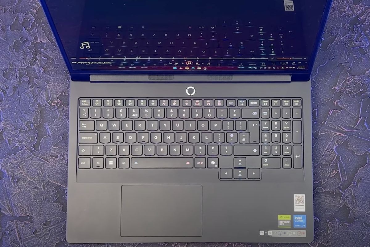 Trải nghiệm bàn phím và touchpad trên Lenovo Legion Pro 7 16IAX10H 83F5008VVN