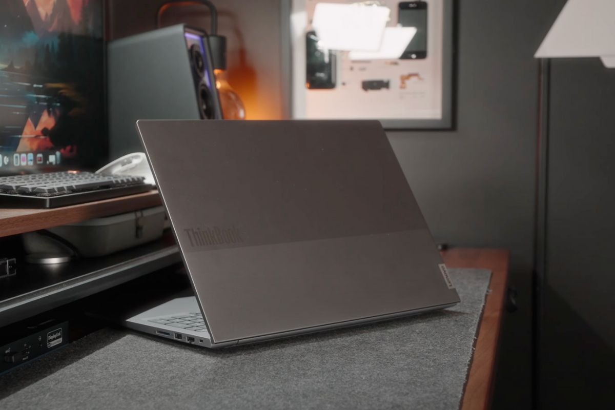 Lenovo ThinkBook 16 G8 IRL sở hữu thiết kế đậm chất ThinkBook, tôn lên nét dáng