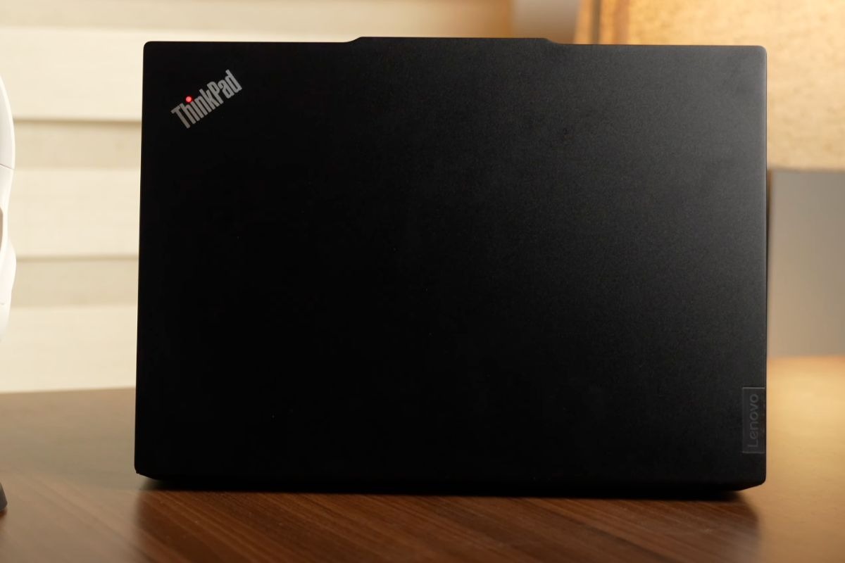 Lenovo ThinkPad E14 Gen 7 21SX002SVA sở hữu ngôn ngữ thiết kế sang trọng, thanh lịch và mang tính di động cao