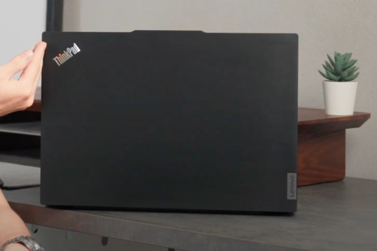 Lenovo ThinkPad E16 Gen 3 21SR002GVA sở hữu thiết kế chắc chắn, bền bỉ