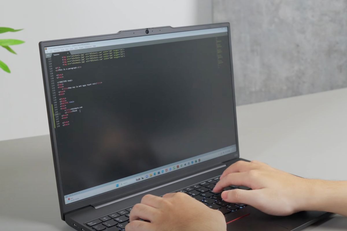 Lenovo chỉ trang bị cho máy tần số quét 60Hz