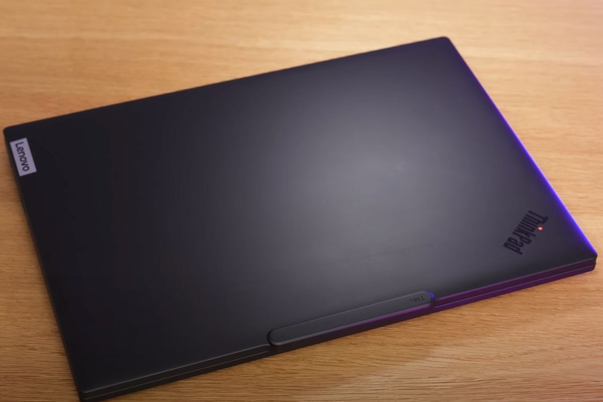 Lenovo ThinkPad T14s Gen 6 21R10001VA sở hữu thiết kế đơn giản nhưng rất chắc chắn, bền bỉ, đạt chuẩn độ bền quân đội Mỹ