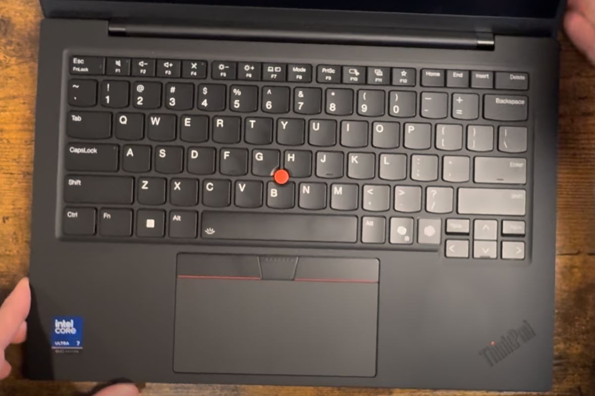 Trải nghiệm bàn phím và touchpad trên Lenovo ThinkPad X1 Carbon Gen 13