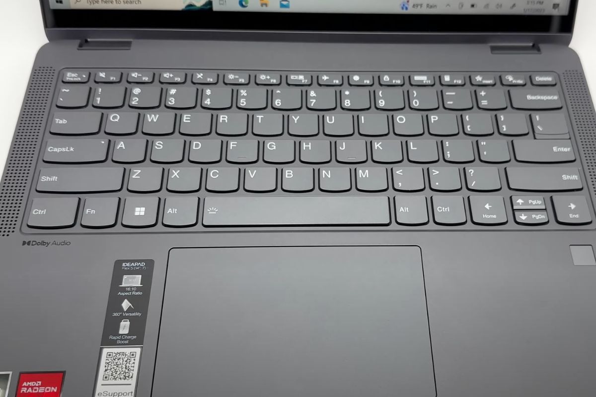 Trải nghiệm bàn phím và touchpad trên Lenovo IdeaPad Flex 5 14ABR8
