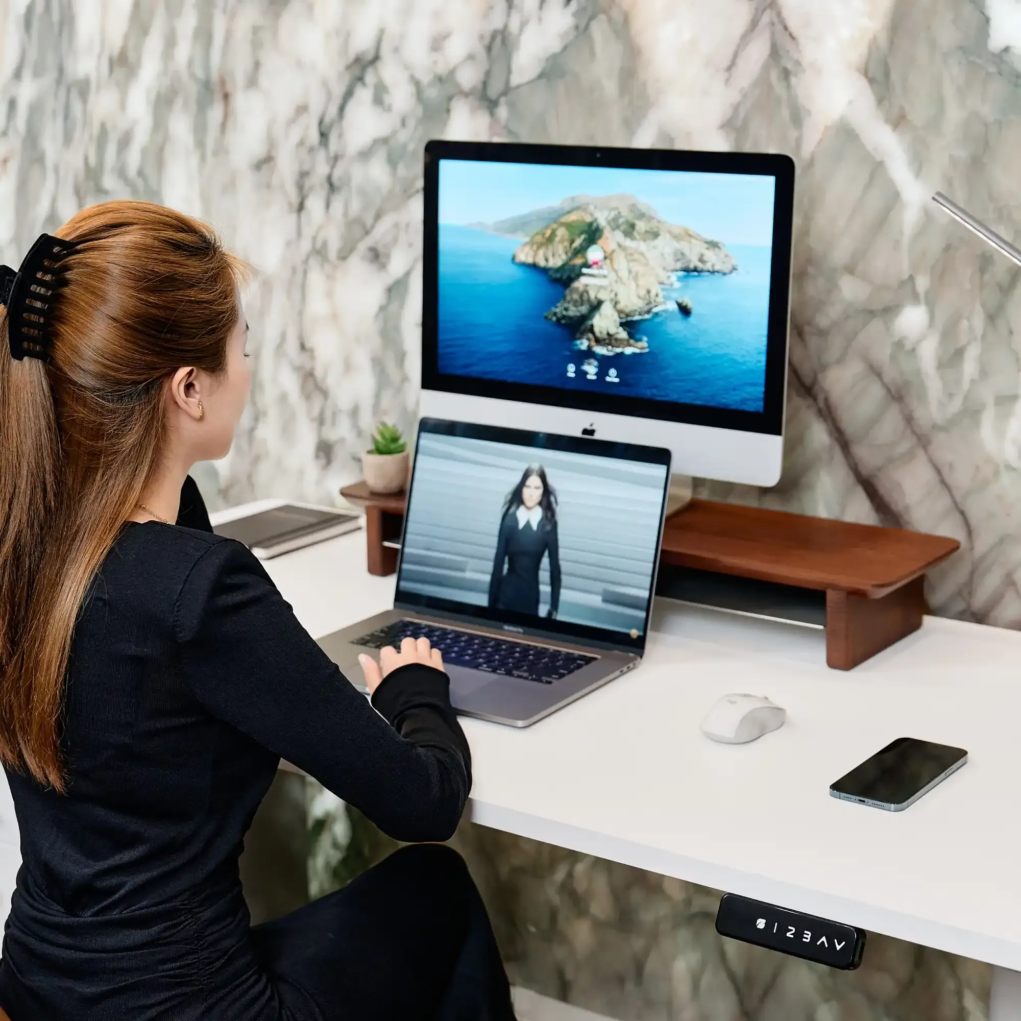 Kệ gỗ nâng màn hình The Mil - Phụ kiện nhỏ, Thay đổi lớn