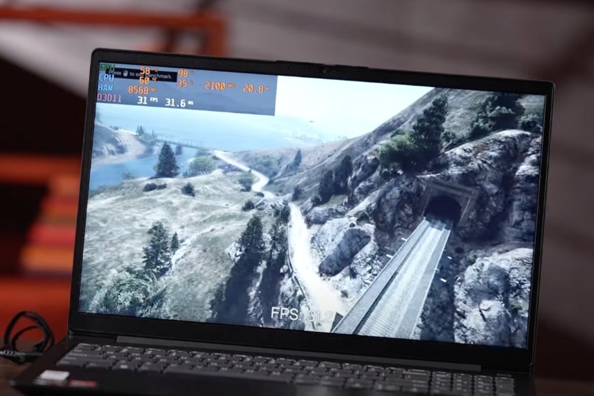 Một điểm đáng khen là độ sáng của màn hình lên tới 300 nits